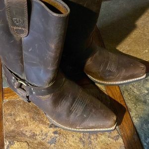 Brand new NWOT  Ariat 4LR girl boots size 2.5